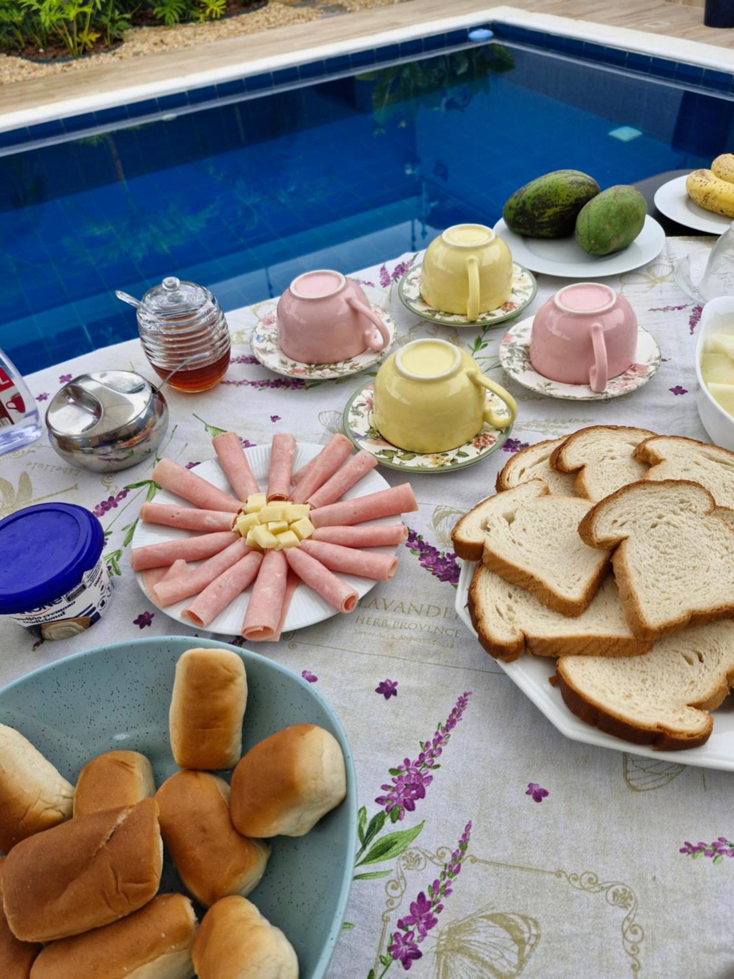 Suite Em Casa Familiar Da Mirian นิเตรอย ภายนอก รูปภาพ